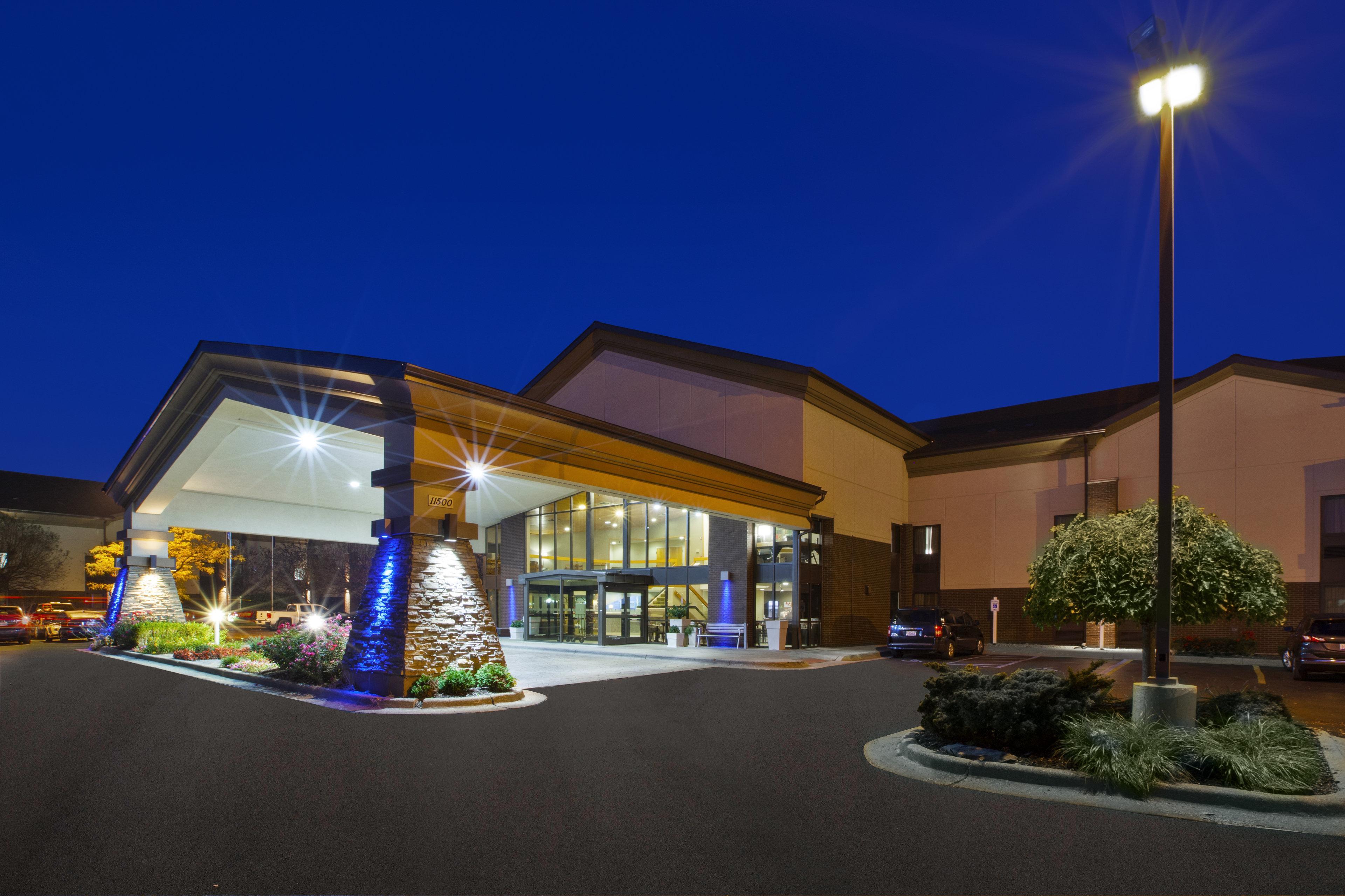 Holiday Inn Express Detroit-Warren/General Motors Technology Center By Ihg Εξωτερικό φωτογραφία