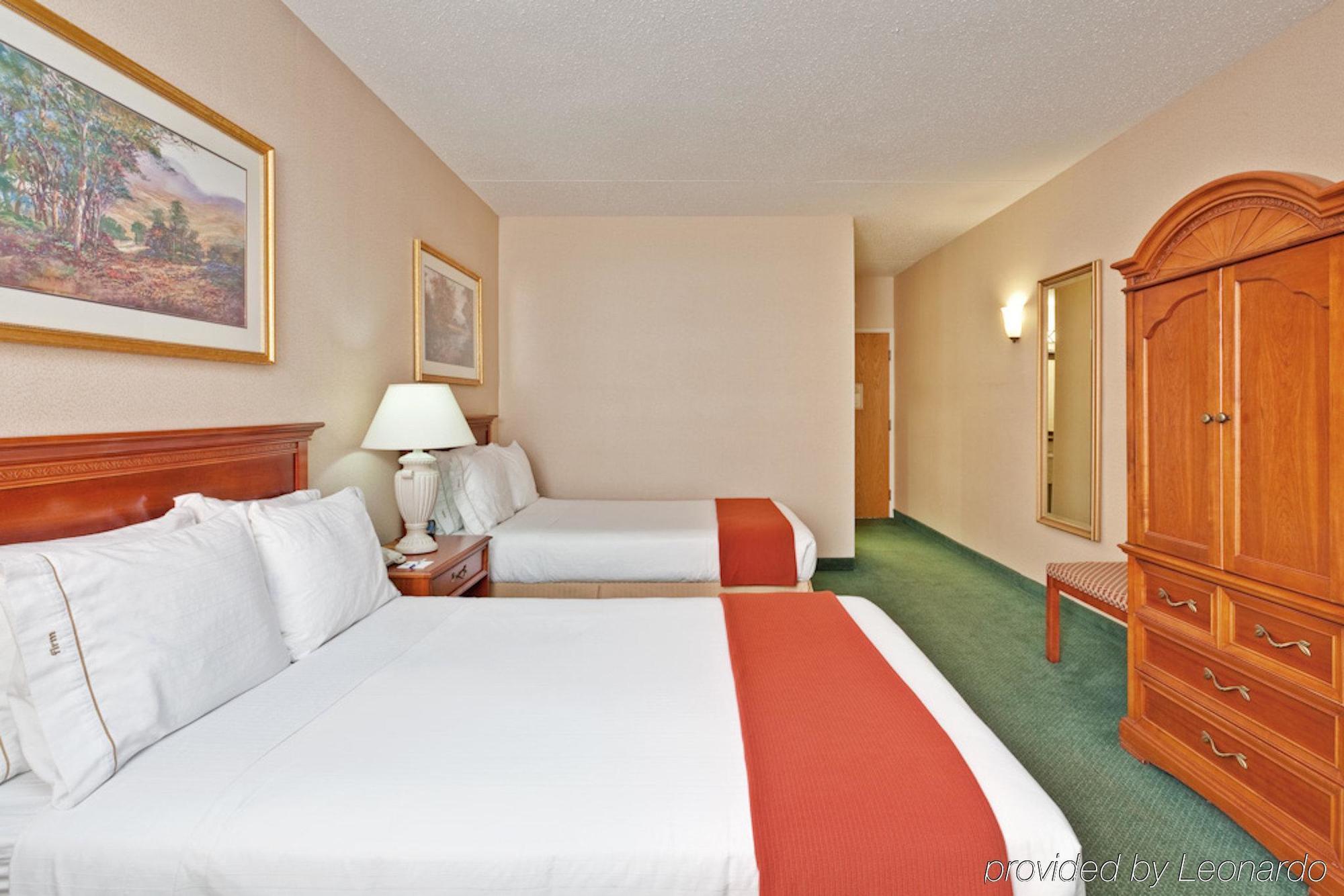 Holiday Inn Express Detroit-Warren/General Motors Technology Center By Ihg Δωμάτιο φωτογραφία