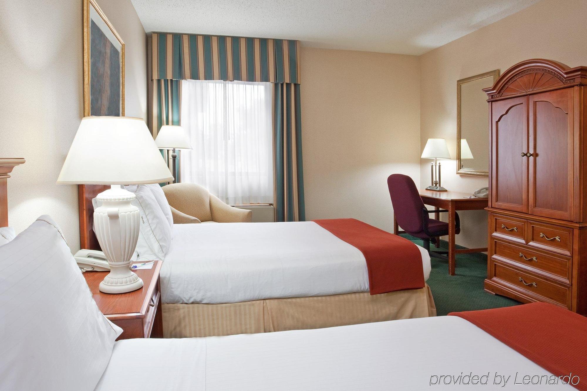 Holiday Inn Express Detroit-Warren/General Motors Technology Center By Ihg Δωμάτιο φωτογραφία